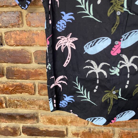 NWT Rue 21 x Corner Store Bodega Black Tropical Button Down Shirt Men's Small - Picture 3 of 7